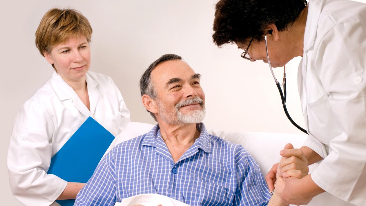 Doctors treat patients with prostatitis